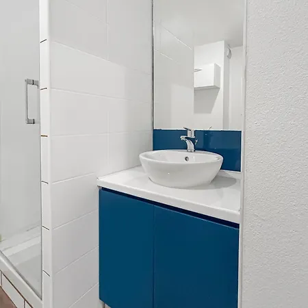 Апартаменты Aux Portes De Lyon Калюир-Э-Кюир