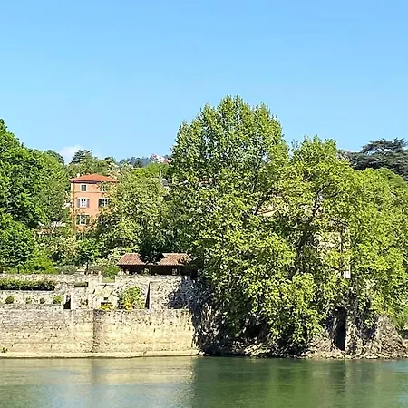 Aux Portes De Lyon